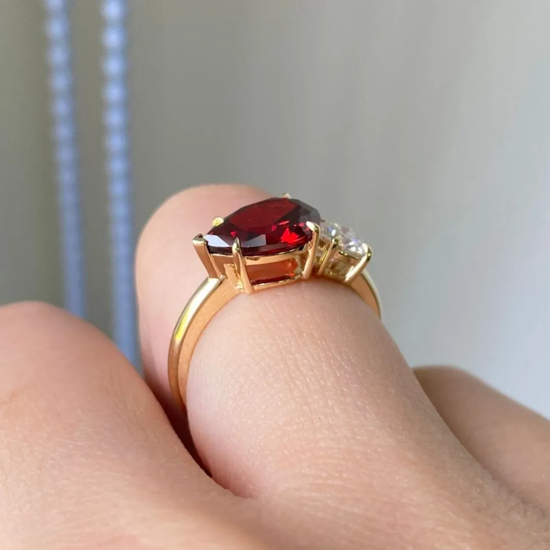 /public/photos/live/Toi Et Moi Pear Cut Red Ruby Diamond Ring 444 (2).webp